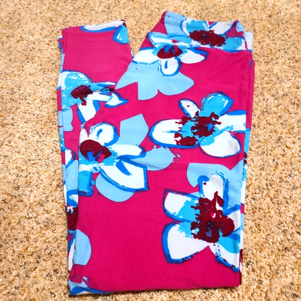 Lula Roe leggings, flower pattern with purple and blue colors, Size in One Size.